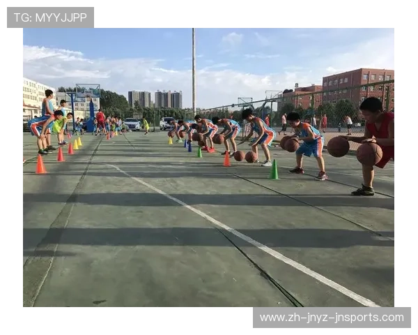 篮球运动员通过科学训练提升持球突破和传球的综合能力